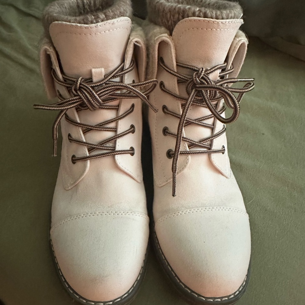 Women's Cream Lace-Up Boots